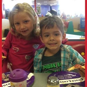 Meet your Posher, Dena